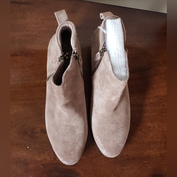 NEW Vince Camuto Tricera Suede Ankle Boot Size 8.5 - Picture 4 of 10